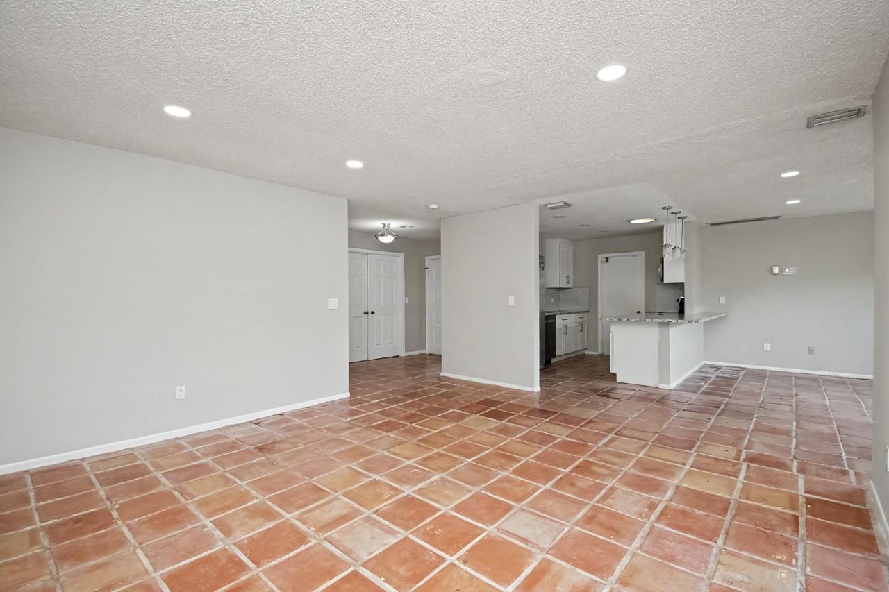 7407 Silver Woods Ct - Photo 5 of 31