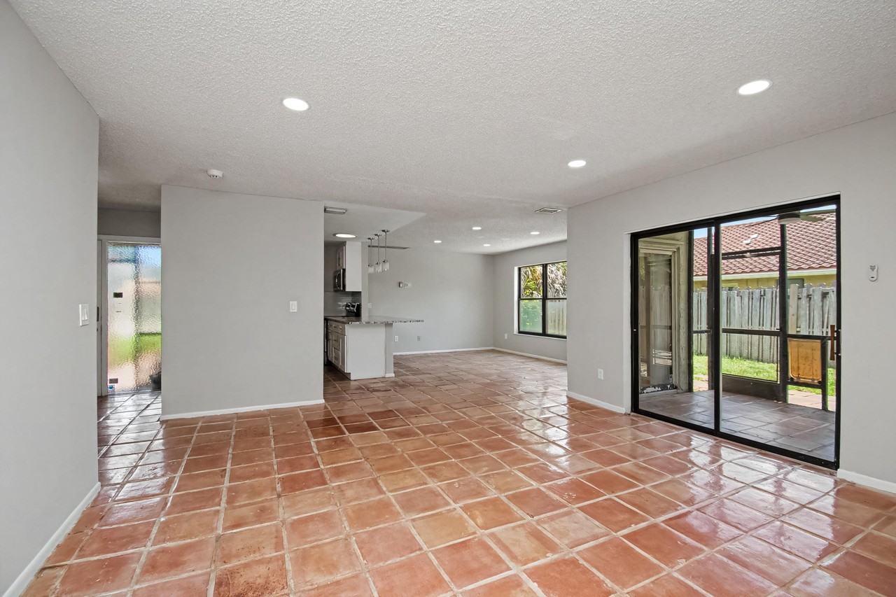 7407 Silver Woods Ct - Photo 6 of 31
