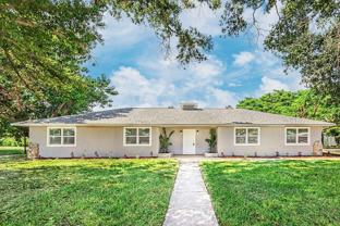 300 Riomar Dr - Photo 1 of 1