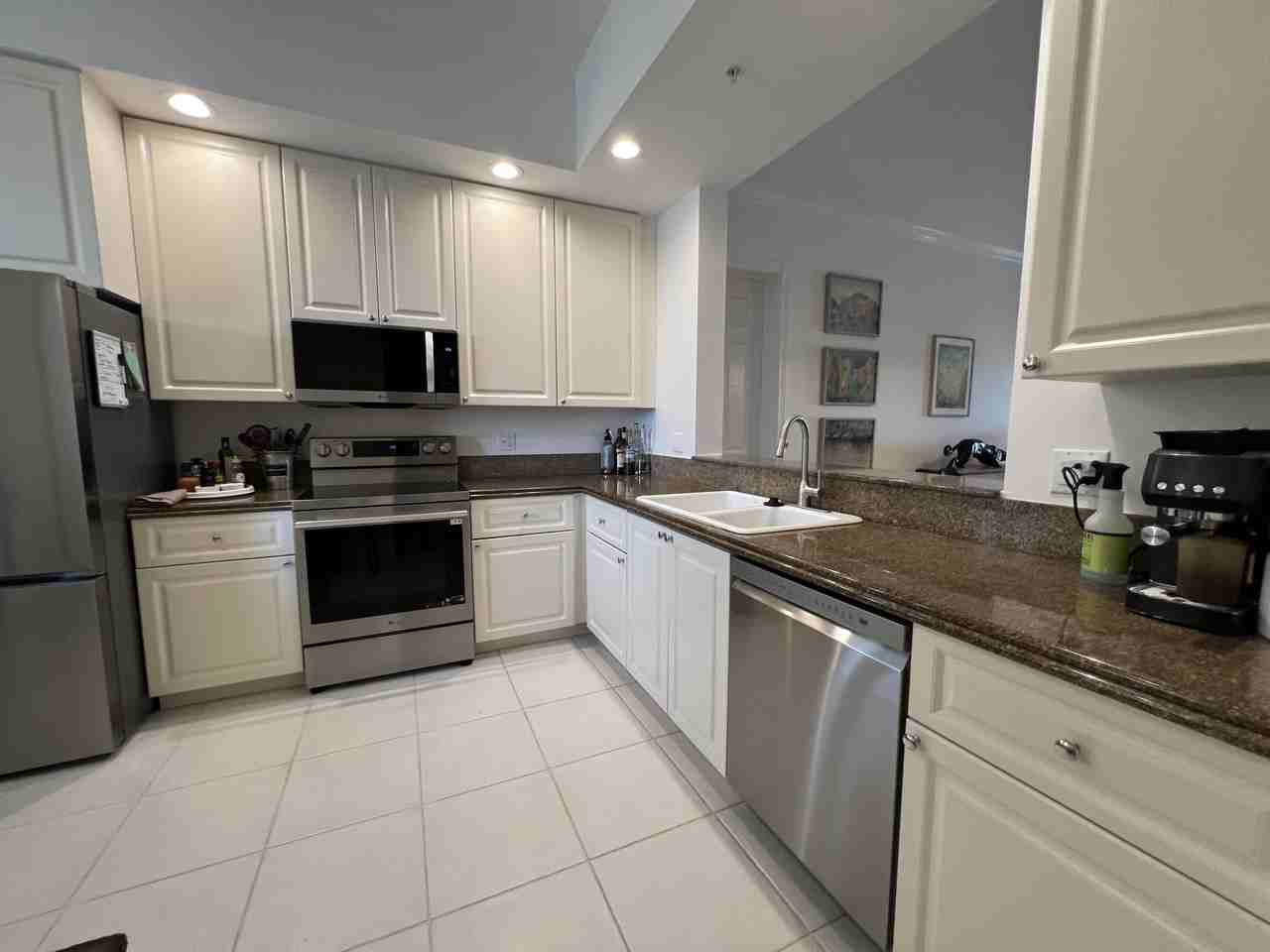 13 Harbour Isle Dr W #PH02 - Photo 4 of 22