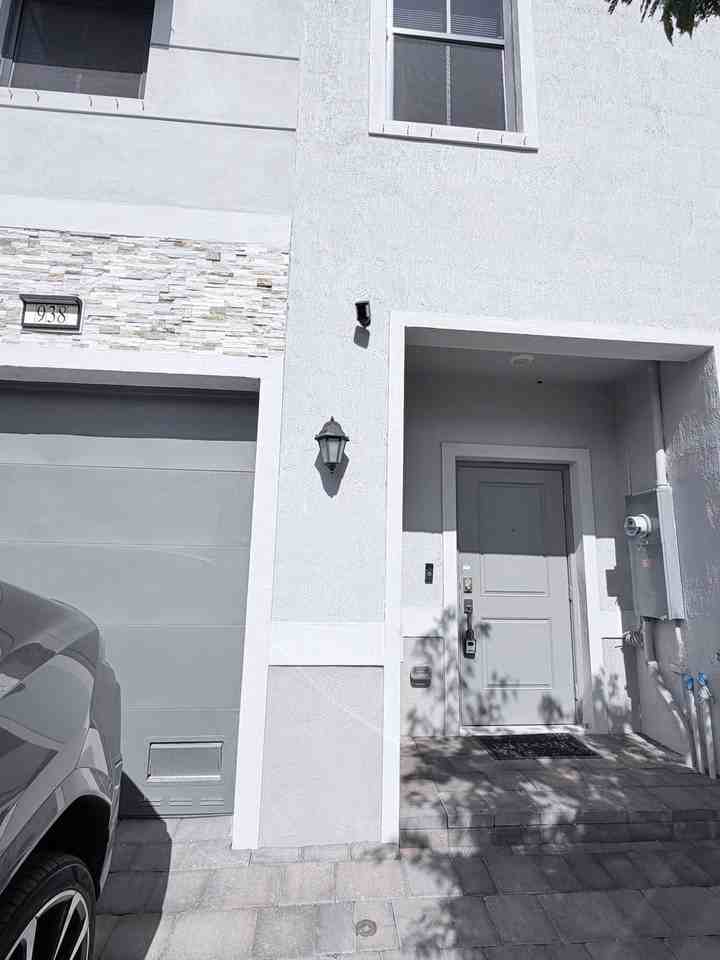938 Nw 3rd Ter - Photo 2 of 28