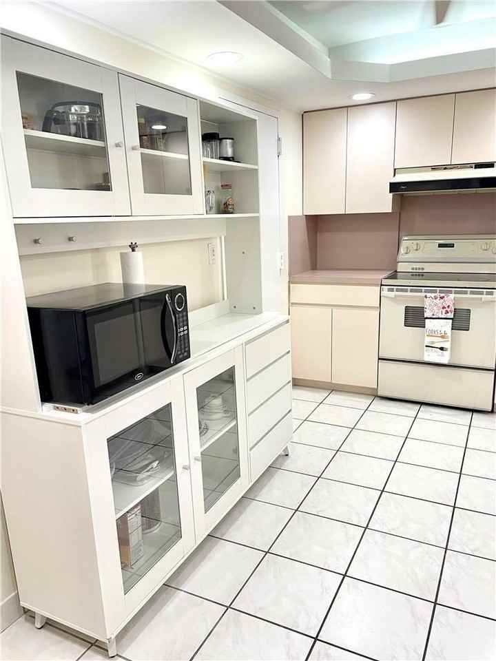 1149 Hillsboro Mile #304 - Photo 4 of 24