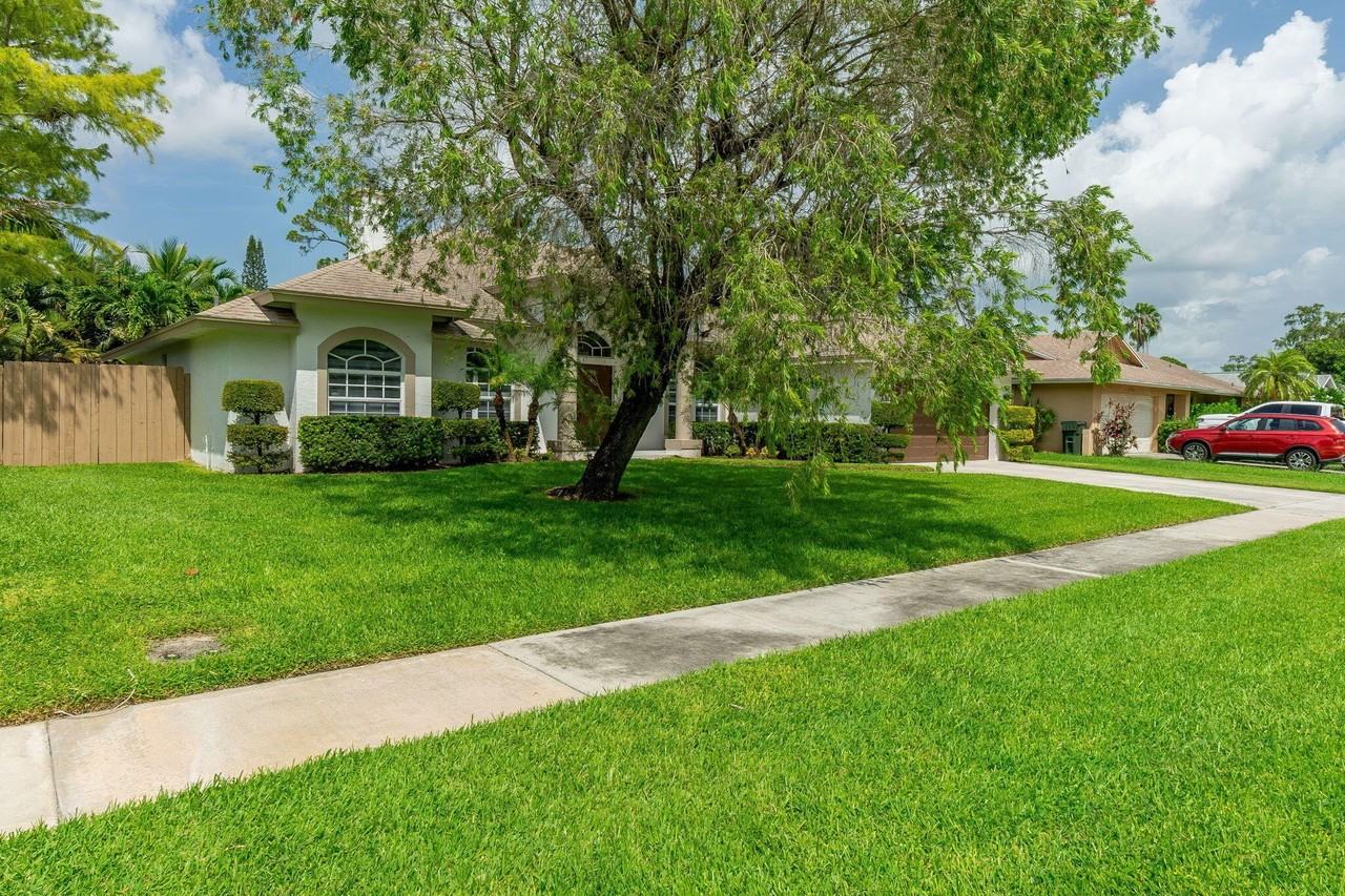13590 Jonquil Pl - Photo 4 of 47