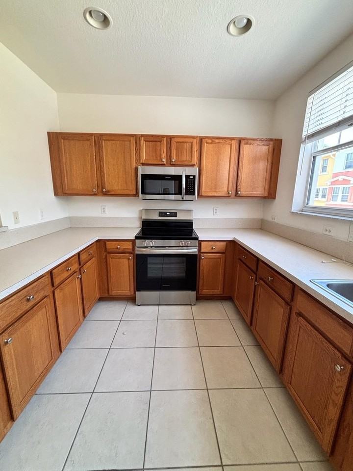 767 Millbrae Ct #2 - Photo 6 of 24