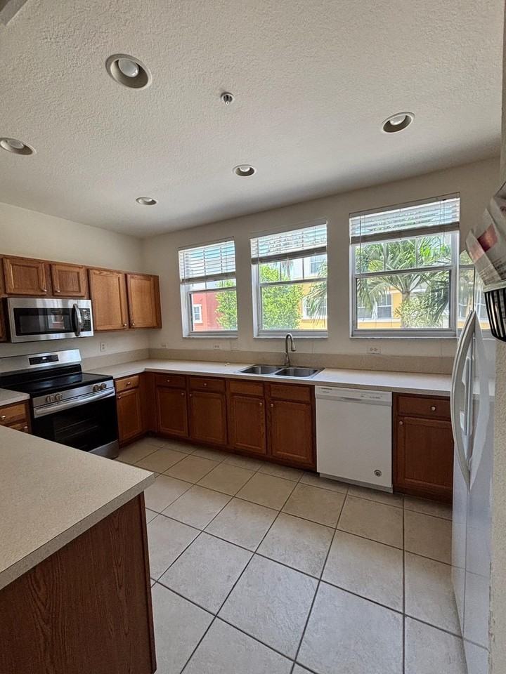 767 Millbrae Ct #2 - Photo 7 of 24