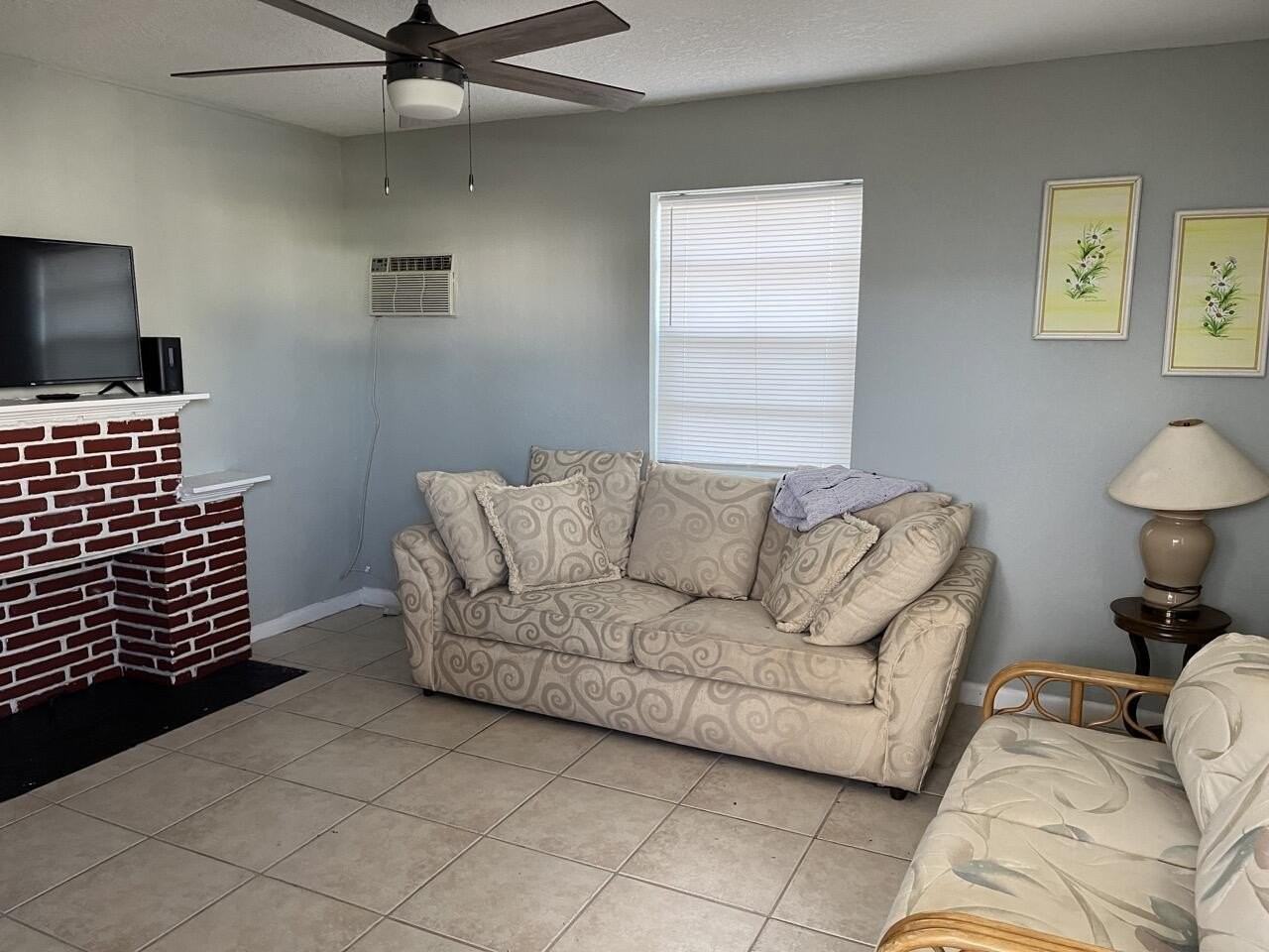 813 9th Ave N #B - Photo 2 of 13