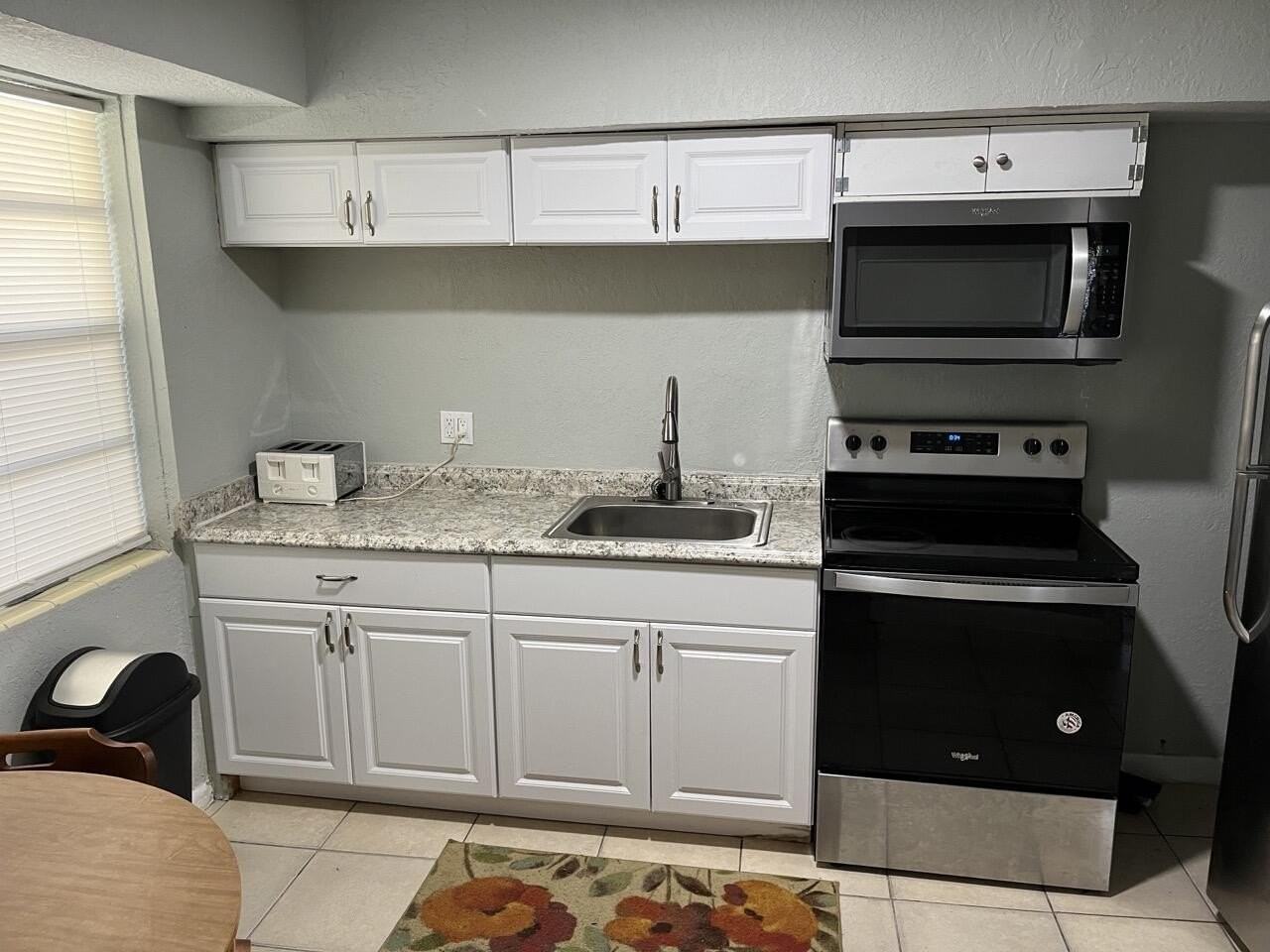 813 9th Ave N #B - Photo 4 of 13