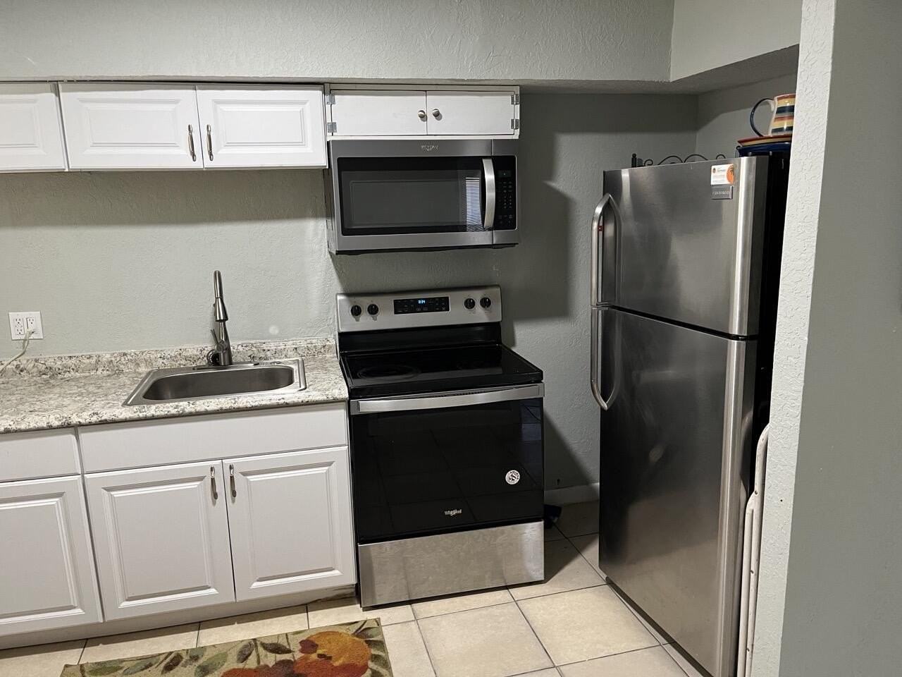 813 9th Ave N #B - Photo 5 of 13