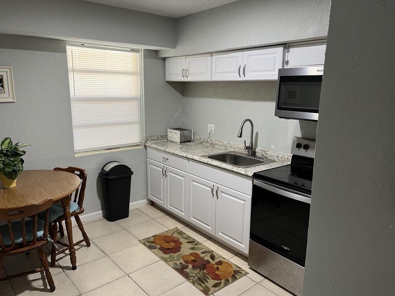 813 9th Ave N #B - Photo 6 of 13