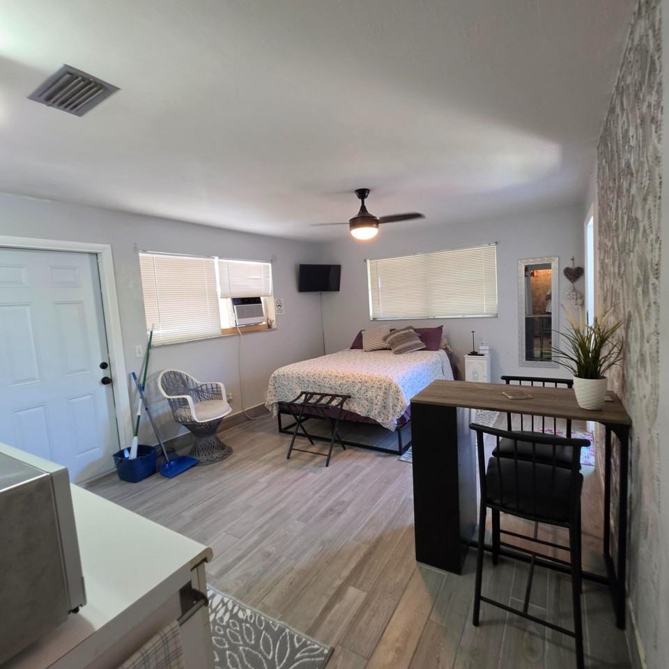 141 Se 2nd Ave - Photo 2 of 5