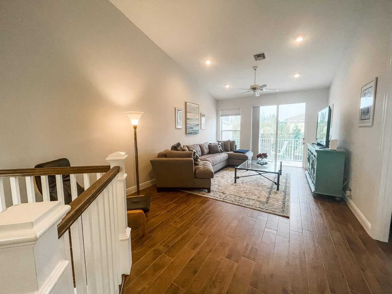 8402 Mulligan Cir - Photo 4 of 24