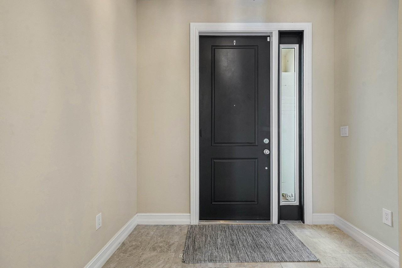 10210 Akenside Dr - Photo 5 of 50