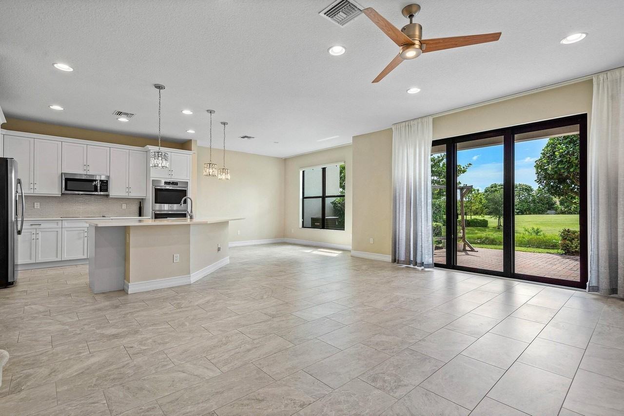 10210 Akenside Dr - Photo 6 of 50