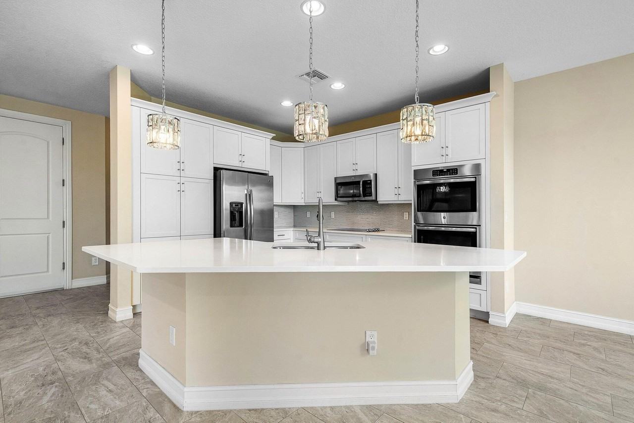 10210 Akenside Dr - Photo 7 of 50