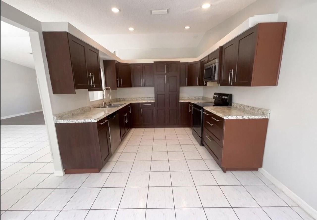 1750 Evergreen Ct - Photo 2 of 24