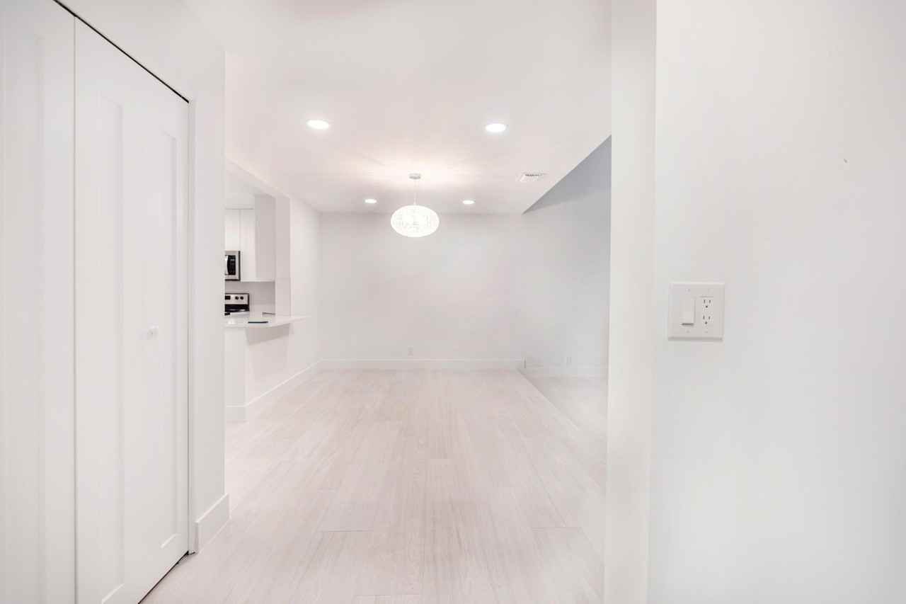 7860 Stanway Pl W - Photo 3 of 32