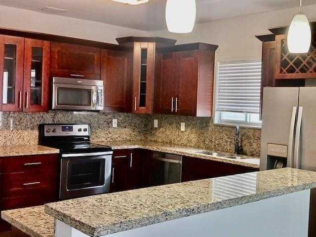 323 Sw 11th St - Photo 2 of 9