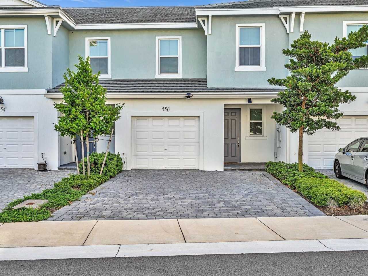 556 Sanderling Cir - Photo 2 of 34