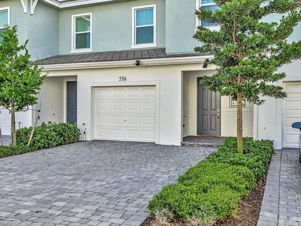 556 Sanderling Cir - Photo 3 of 34