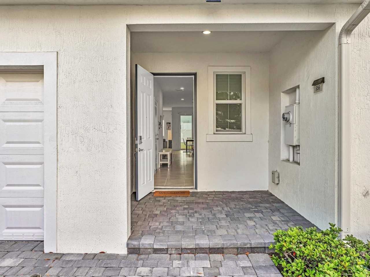 556 Sanderling Cir - Photo 4 of 34