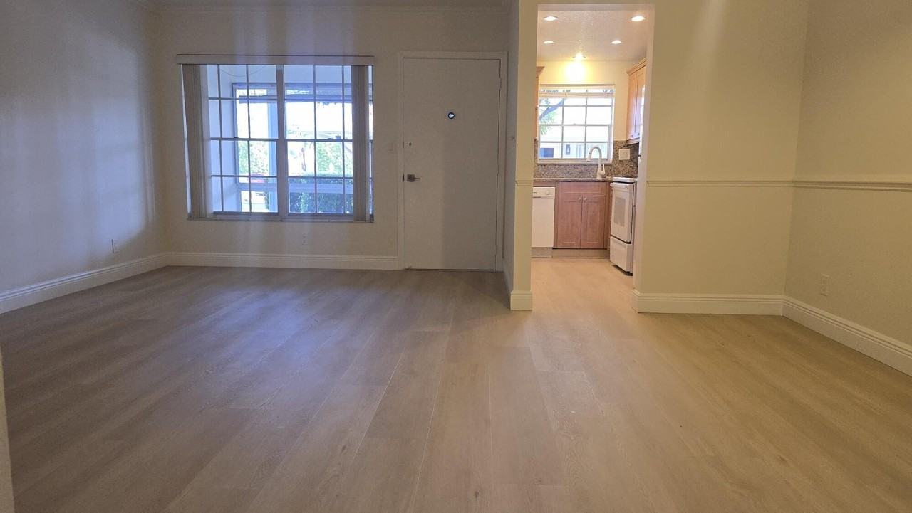 1965 Se 5th Ct #104 - Photo 6 of 18