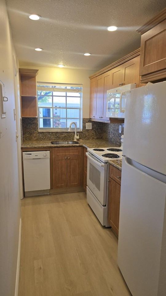 1965 Se 5th Ct #104 - Photo 7 of 18
