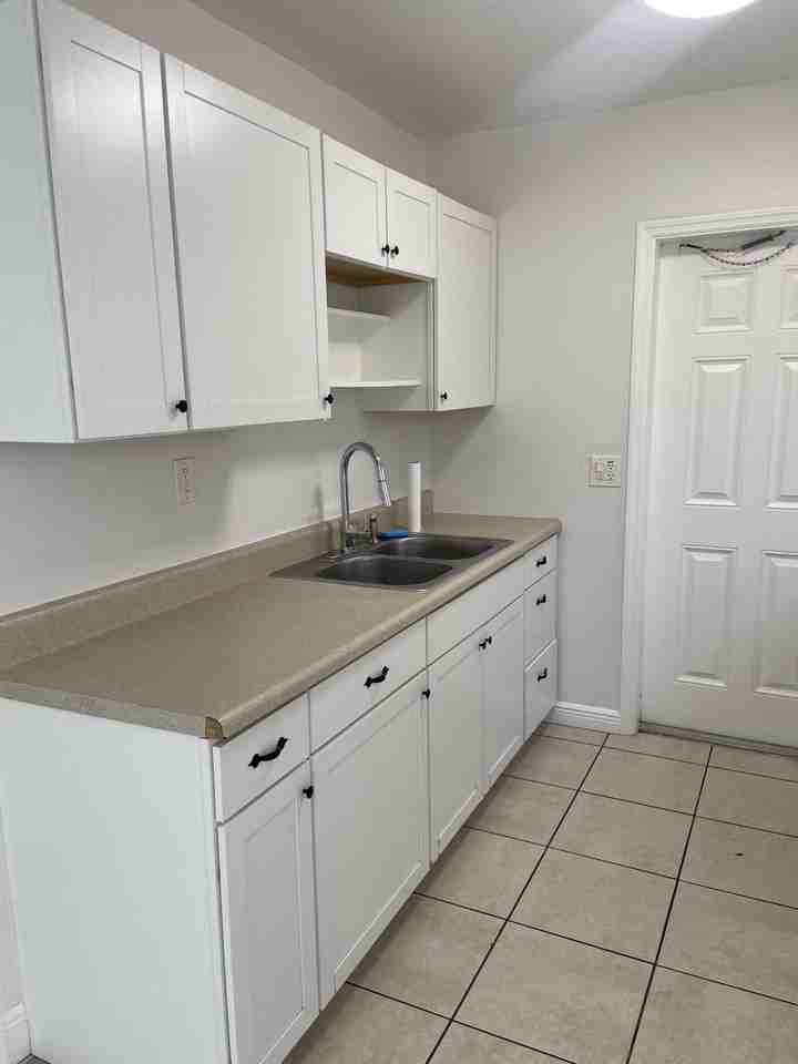 417 Ne 2nd St - Photo 2 of 20
