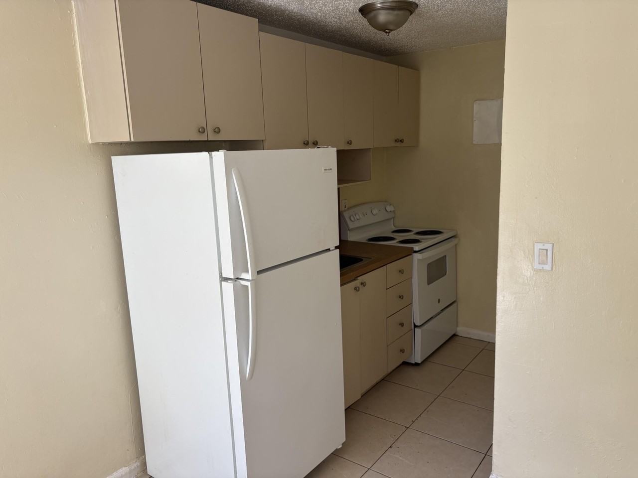 905 19th St #3 - Photo 3 of 6