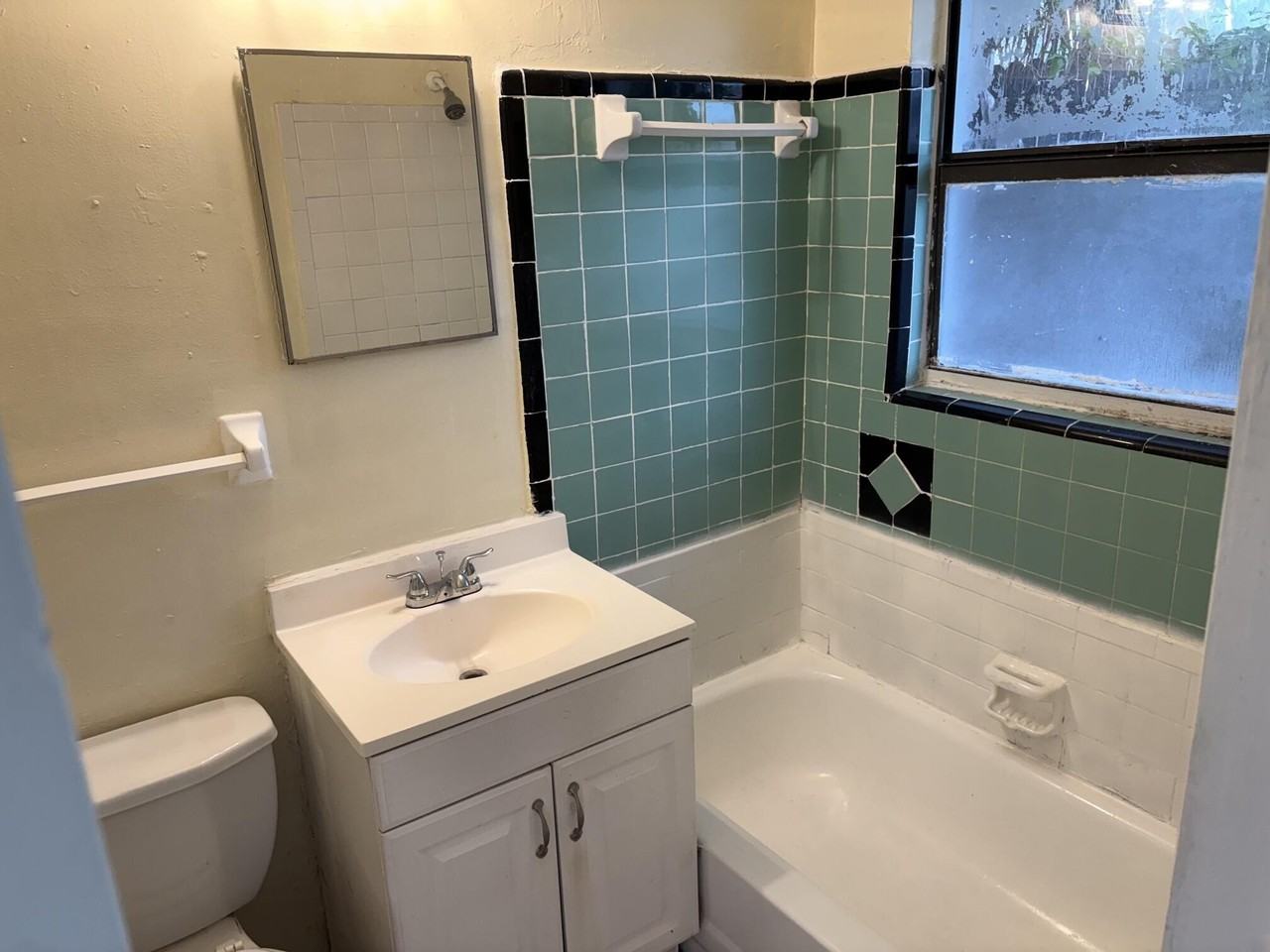 905 19th St #3 - Photo 5 of 6