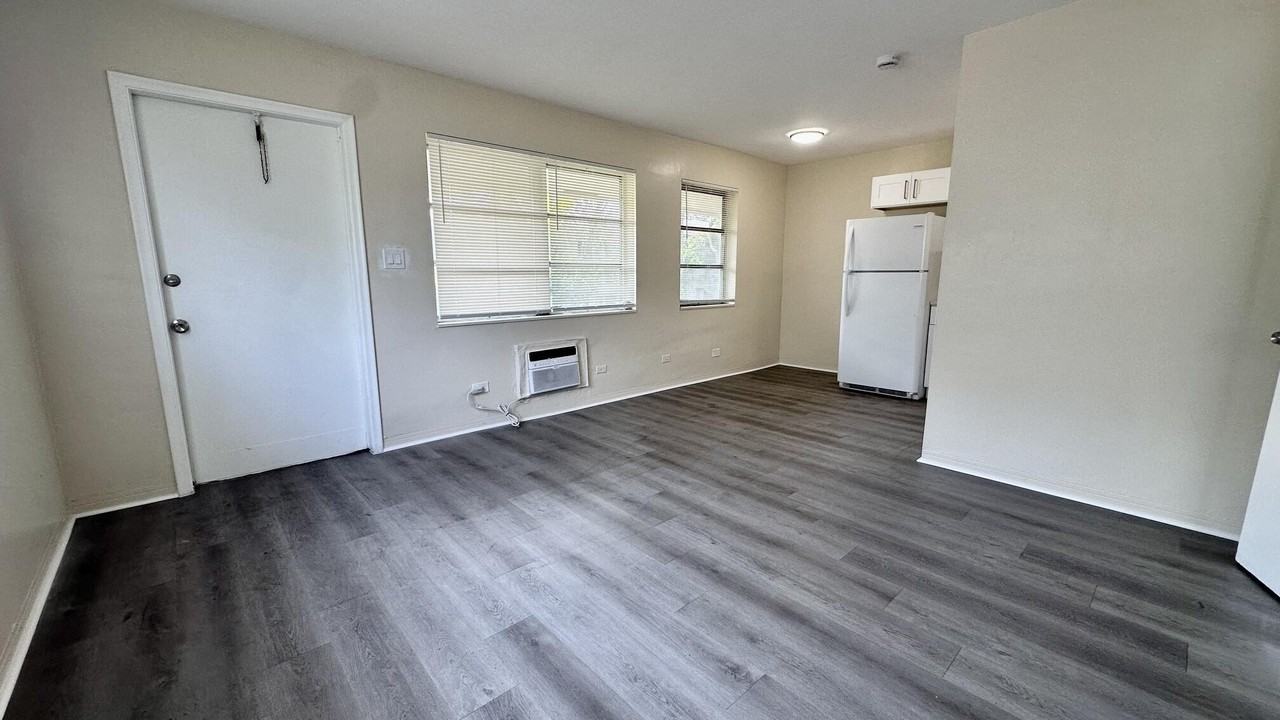 417 Se 12th Ct #8 - Photo 3 of 8
