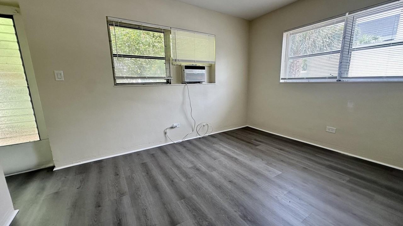417 Se 12th Ct #8 - Photo 6 of 8