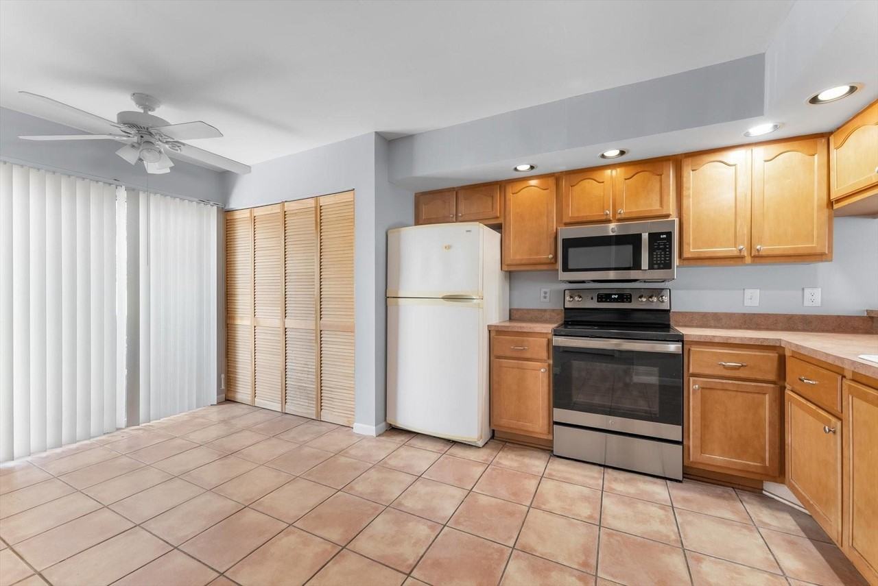 6175 Riverwalk Ln #4 - Photo 5 of 46