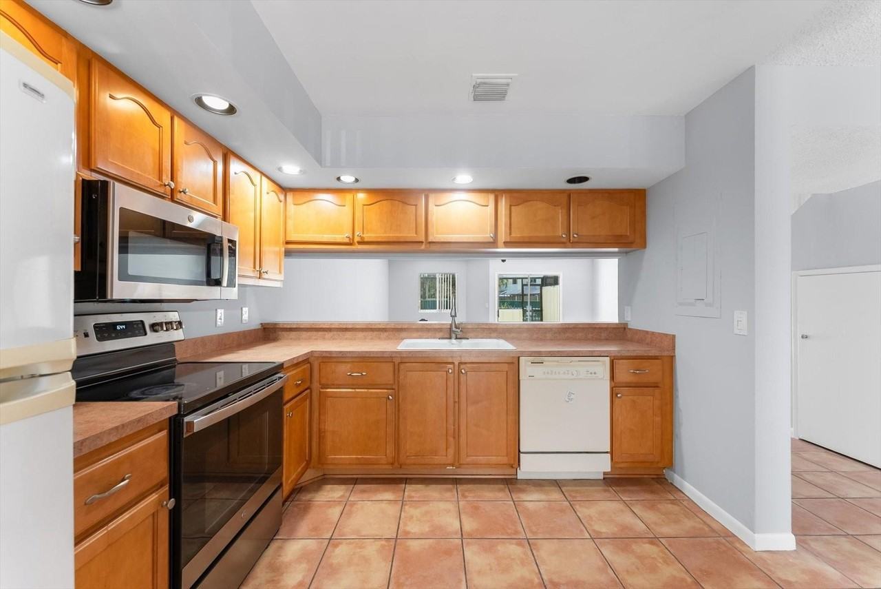 6175 Riverwalk Ln #4 - Photo 7 of 46