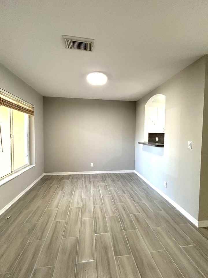 1007 Arezzo Cir - Photo 5 of 10
