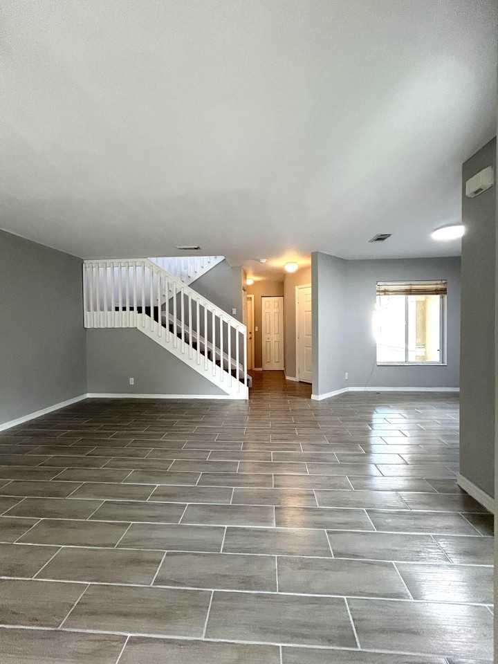 1007 Arezzo Cir - Photo 6 of 10
