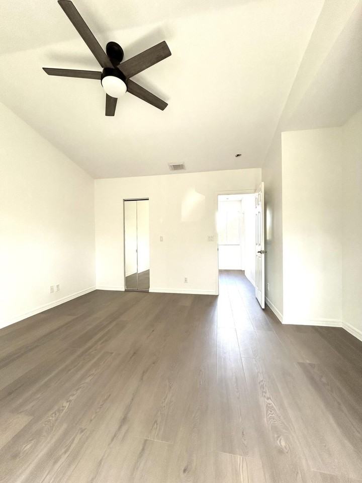 1007 Arezzo Cir - Photo 7 of 10