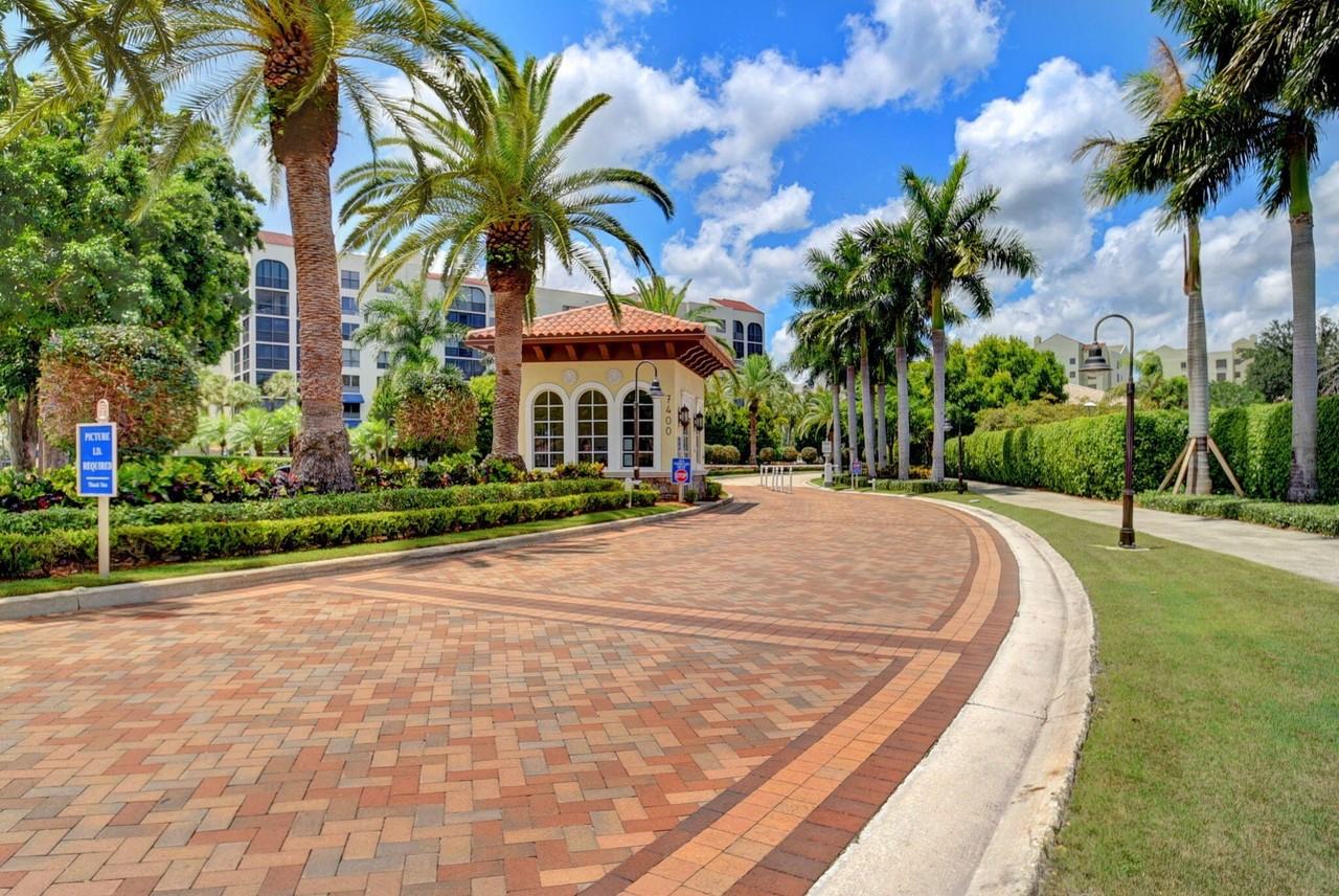 7460 La Paz Blvd #304