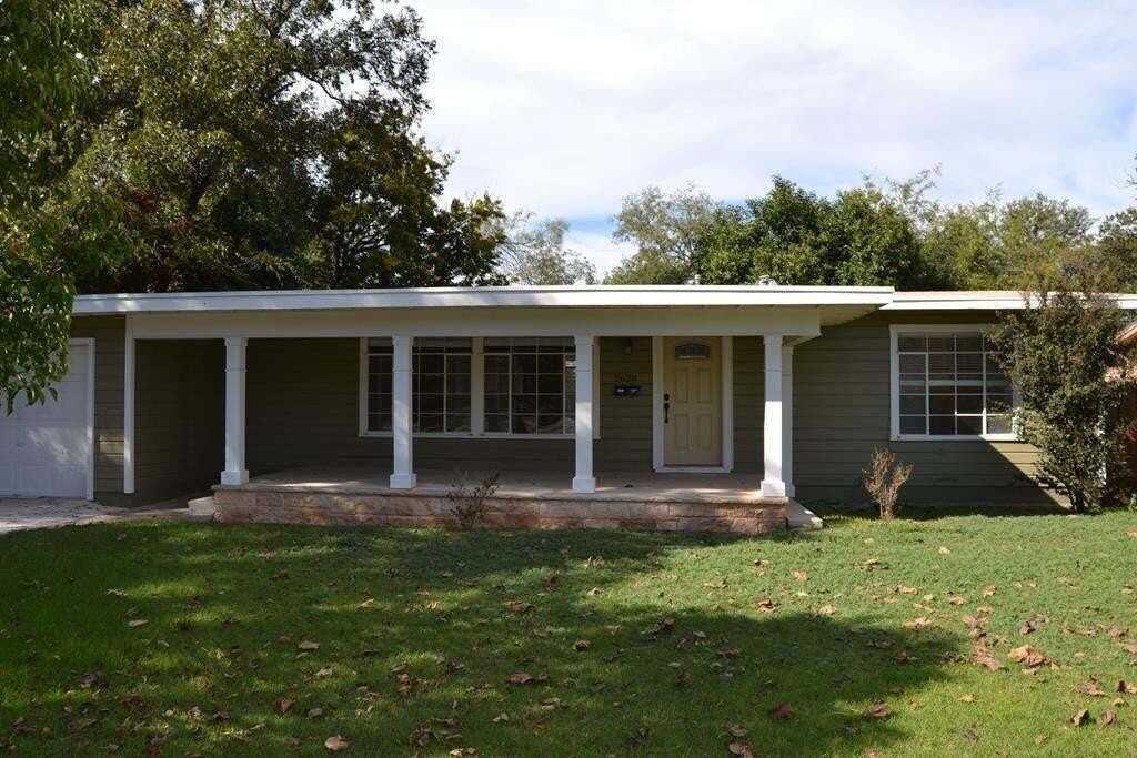 2628 Colorado Ave - Photo 2 of 8