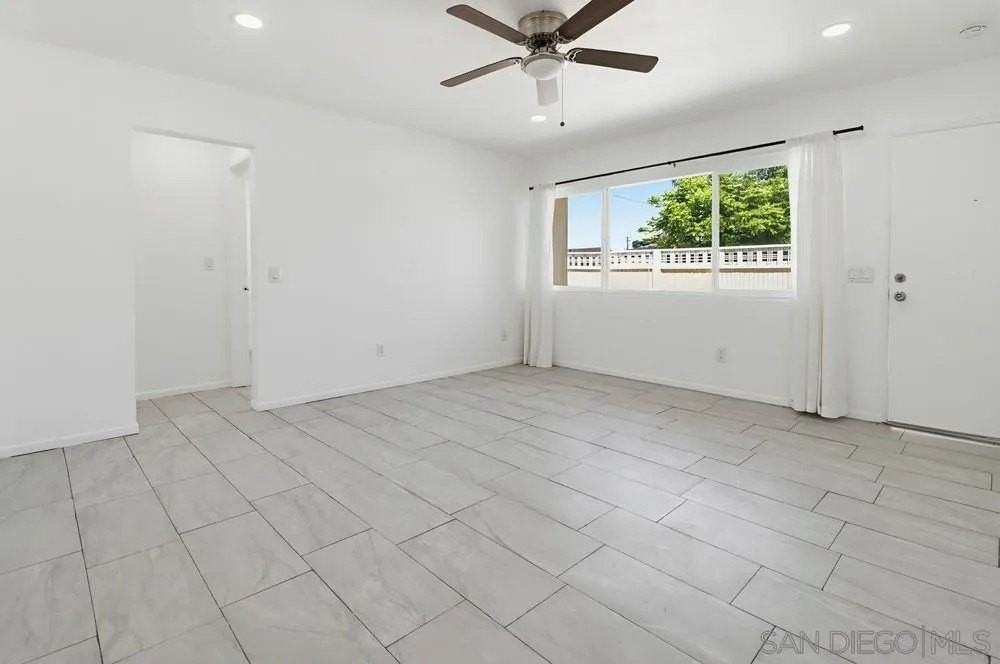 3095 L St - Photo 5 of 33