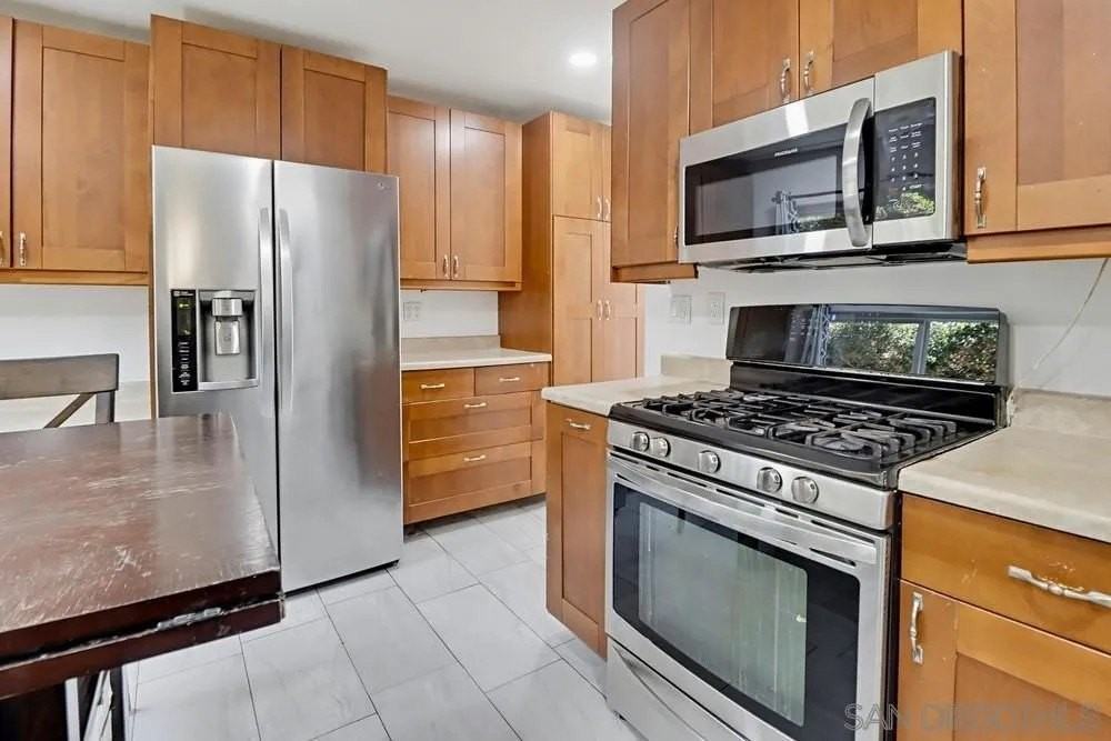 3095 L St - Photo 6 of 33