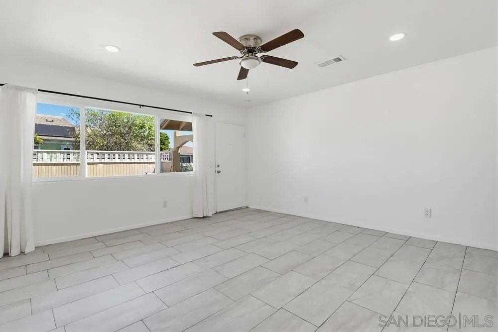 3095 L St - Photo 7 of 33