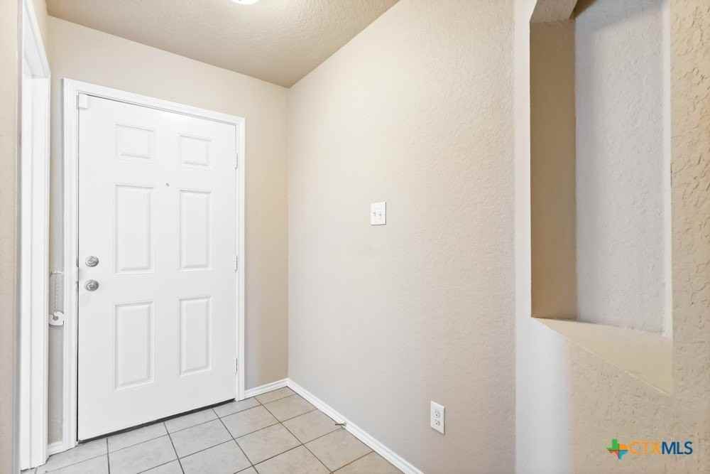 1533 Redbridge Dr - Photo 4 of 26