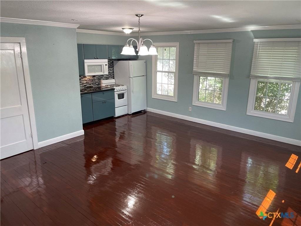 158 N Chestnut Ave - Photo 3 of 8