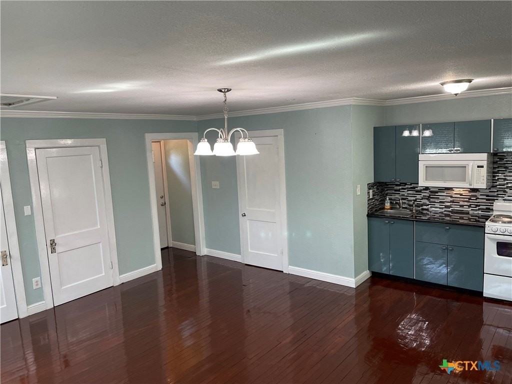158 N Chestnut Ave - Photo 4 of 8