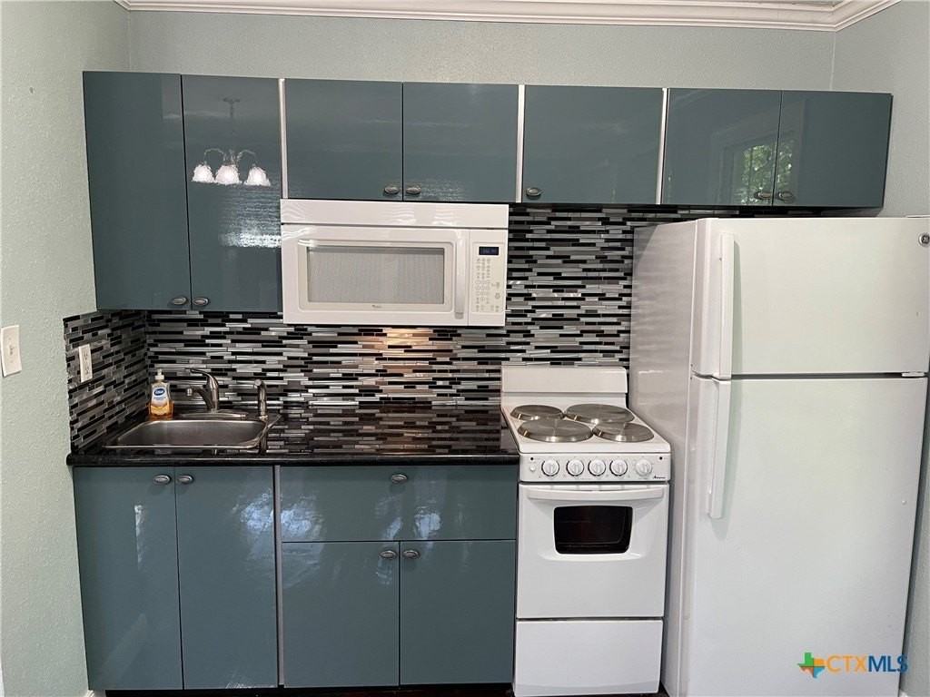 158 N Chestnut Ave - Photo 6 of 8
