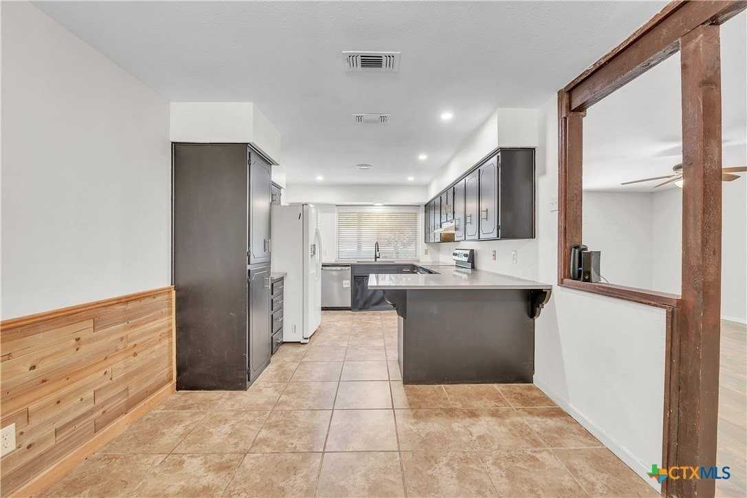 613 Manning Dr - Photo 4 of 21
