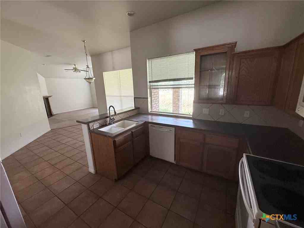 2901 Tucson Dr - Photo 2 of 9