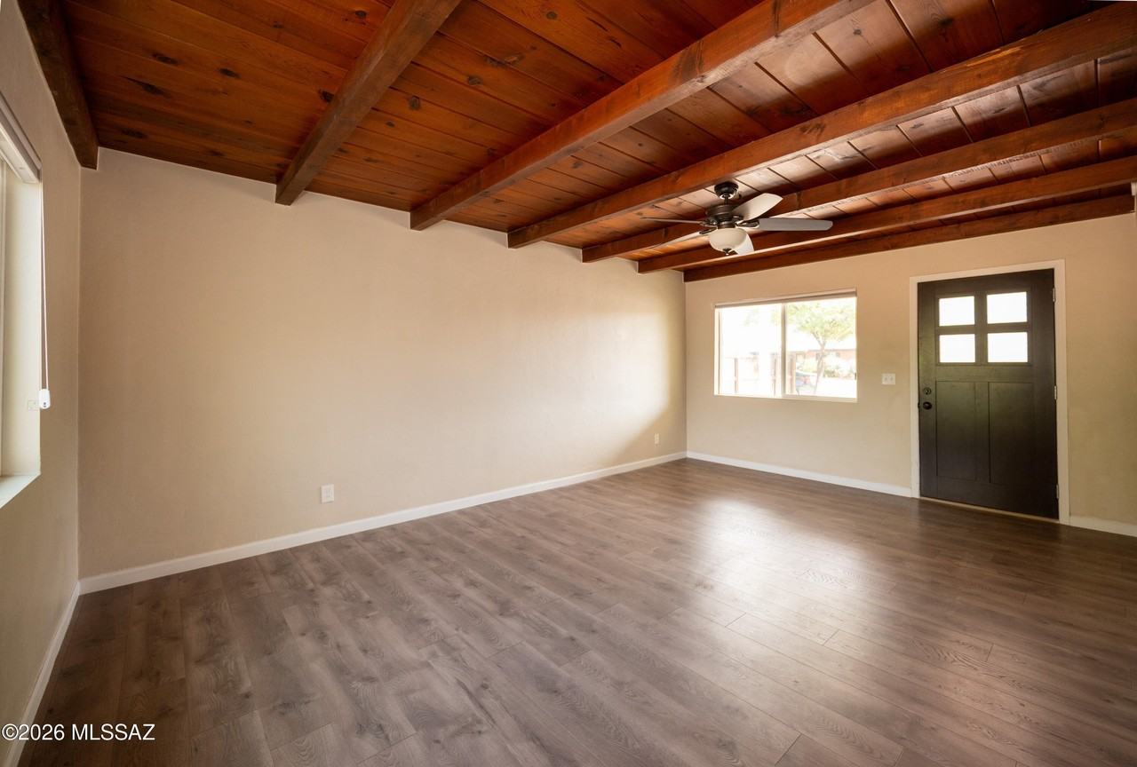 2217 E Silver St - Photo 2 of 26
