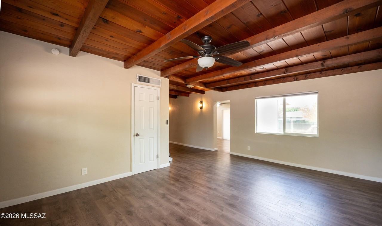 2217 E Silver St - Photo 5 of 26
