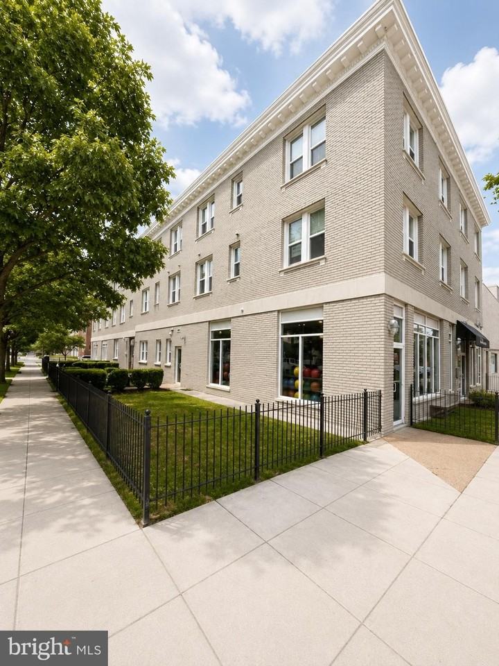1352 Longfellow St Nw #206